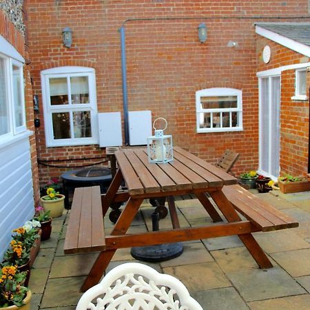 Romantic Flint Cottage On The Suffolk Coast Saxmundham Exterior photo