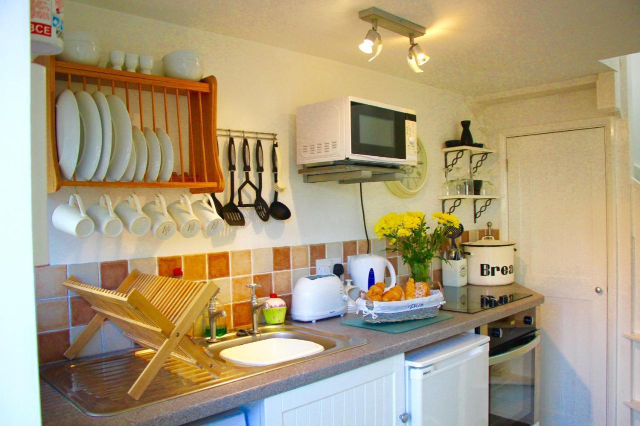Romantic Flint Cottage On The Suffolk Coast Saxmundham Exterior photo